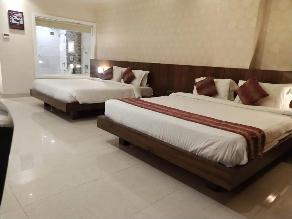 Бхопал: Hotel Kanha’s Palm Springs