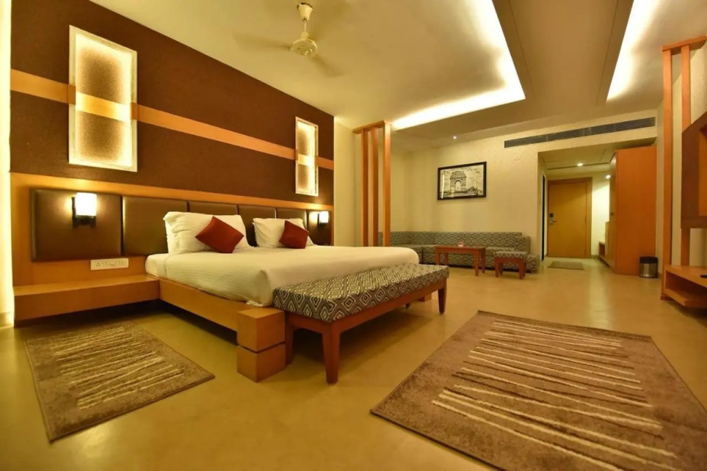 Бхопал: Hotel Kanha’s Palm Springs