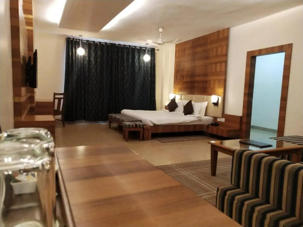 Бхопал: Hotel Kanha’s Palm Springs
