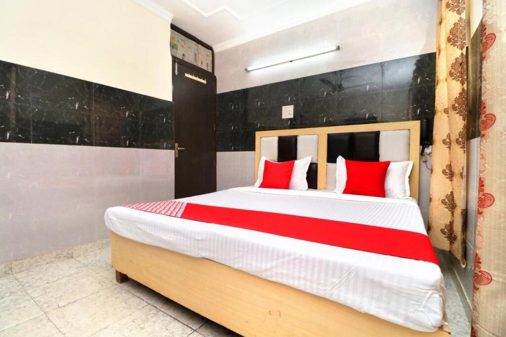 Чандигарх: OYO Flagship 701551 Hotel New Diamond