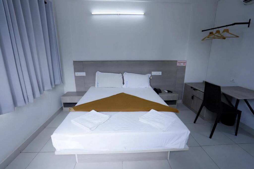 Бангалор: Hotel Gurudev Residency