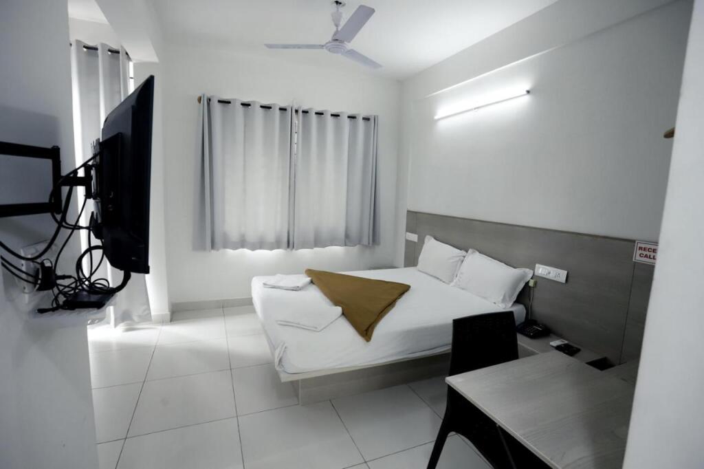 Бангалор: Hotel Gurudev Residency