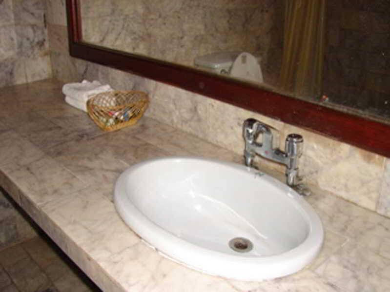 Дела: Quality Inn The Den