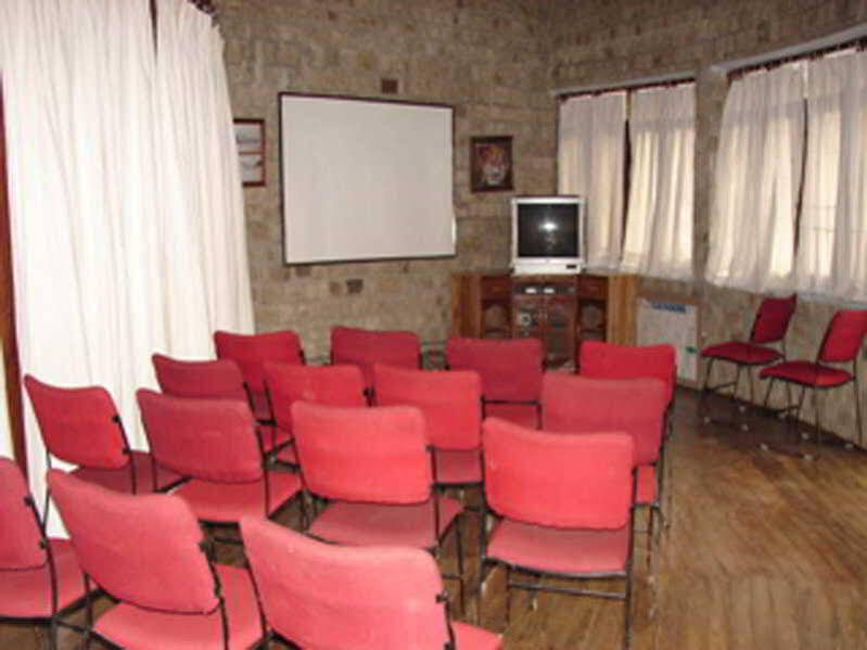 Дела: Quality Inn The Den