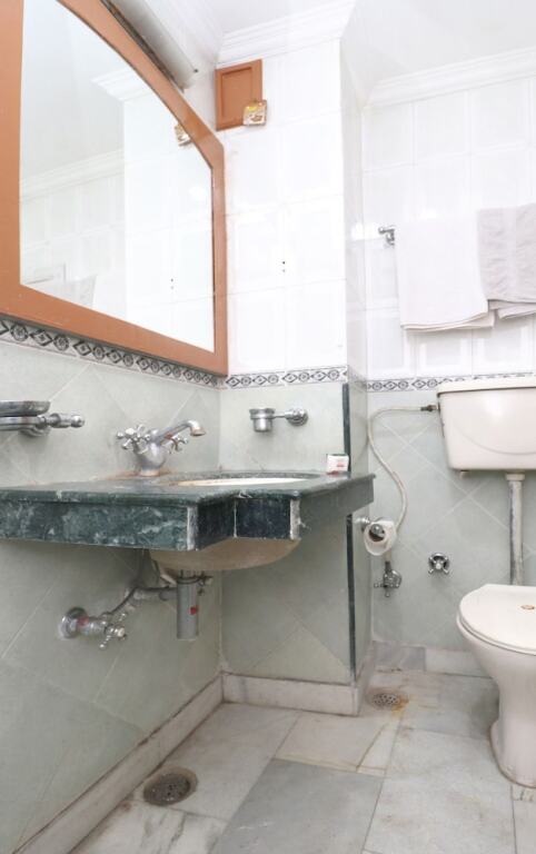 Джаландхар: Oyo 3504 Vivek International Hotel