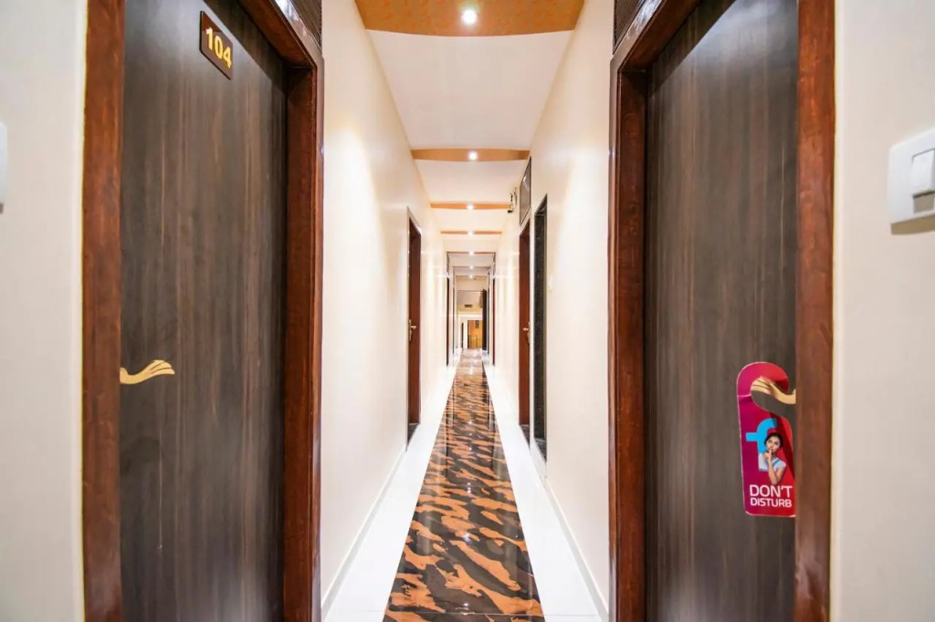 Мумбаи: Orange Suites By FabHotel