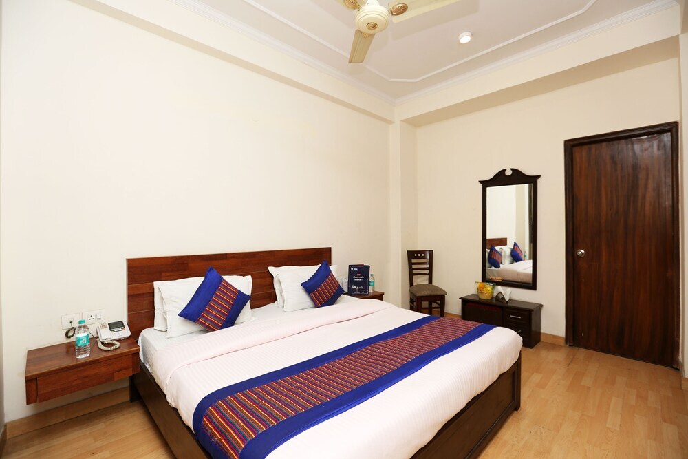 Нойда: Oyo 8876 Hotel Sarthi