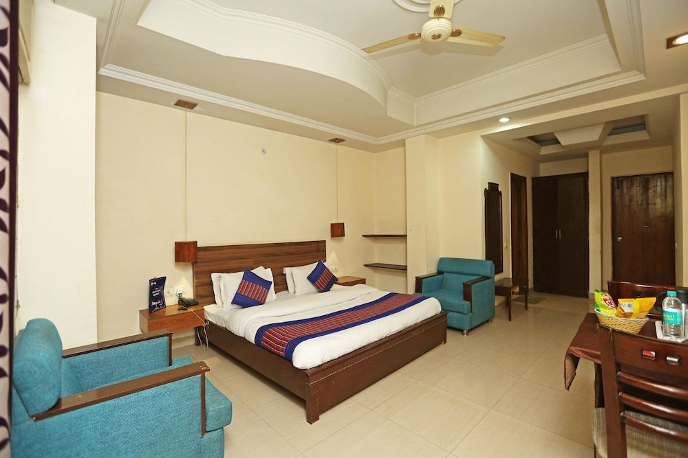Нойда: Oyo 8876 Hotel Sarthi