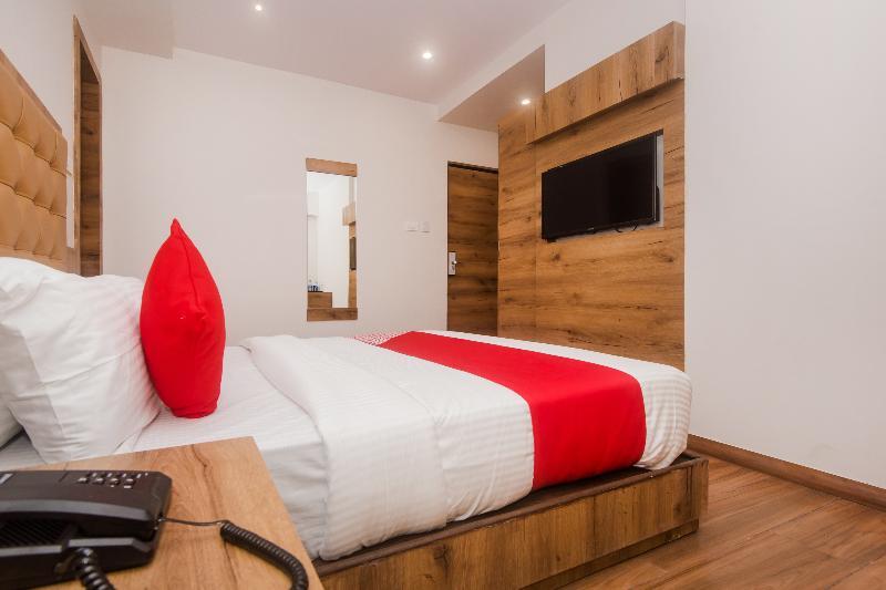 Мумбаи: Capital O 12063 Hotel Pearls BKC Inn