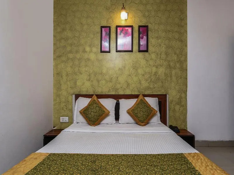 Нью-Дели: OYO 7655 Om Paradise Hotel