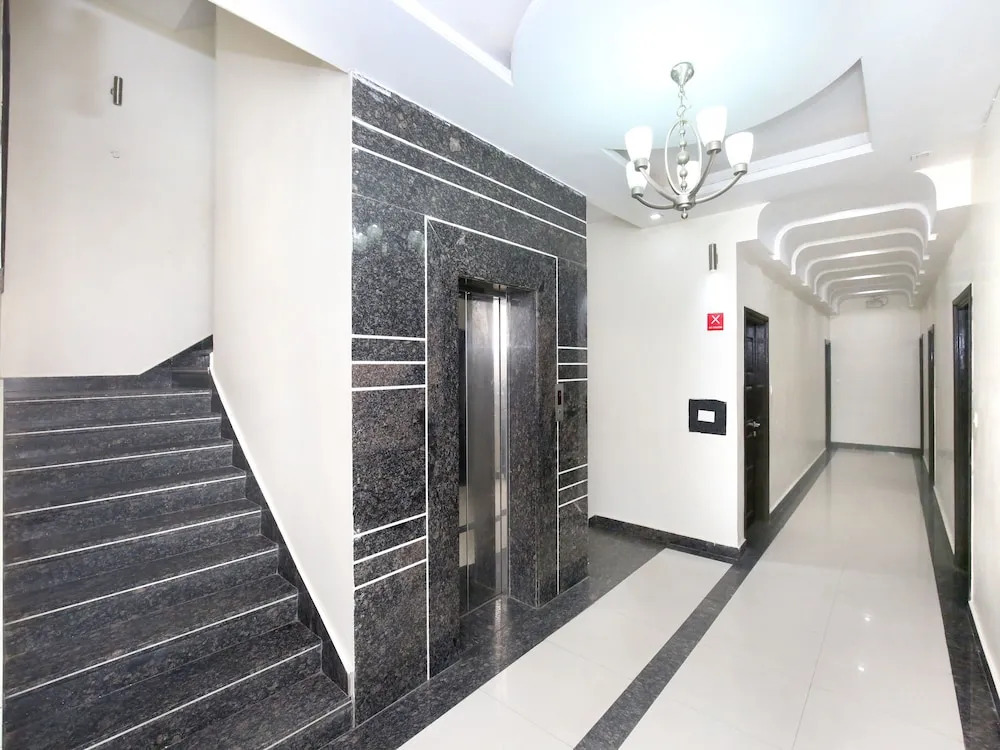 Амритсар: Capital O 9235 Hotel Nayyar