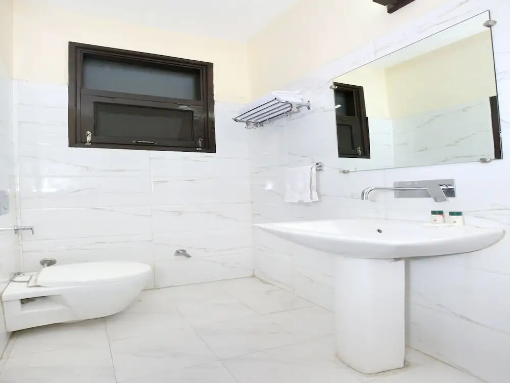 Амритсар: Capital O 9235 Hotel Nayyar