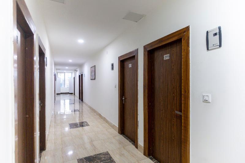 Нойда: Capital O 64120 Hotel Noida Suites