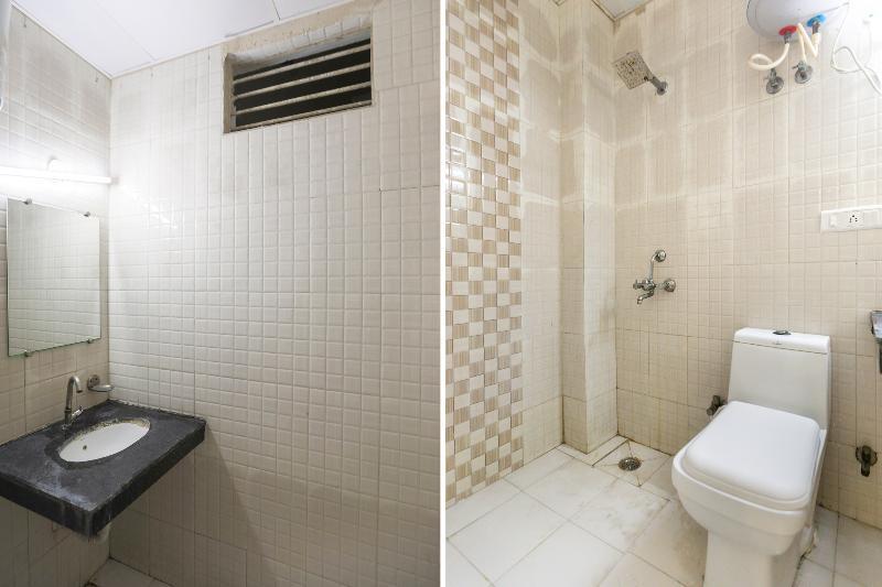 Нойда: Capital O 64120 Hotel Noida Suites