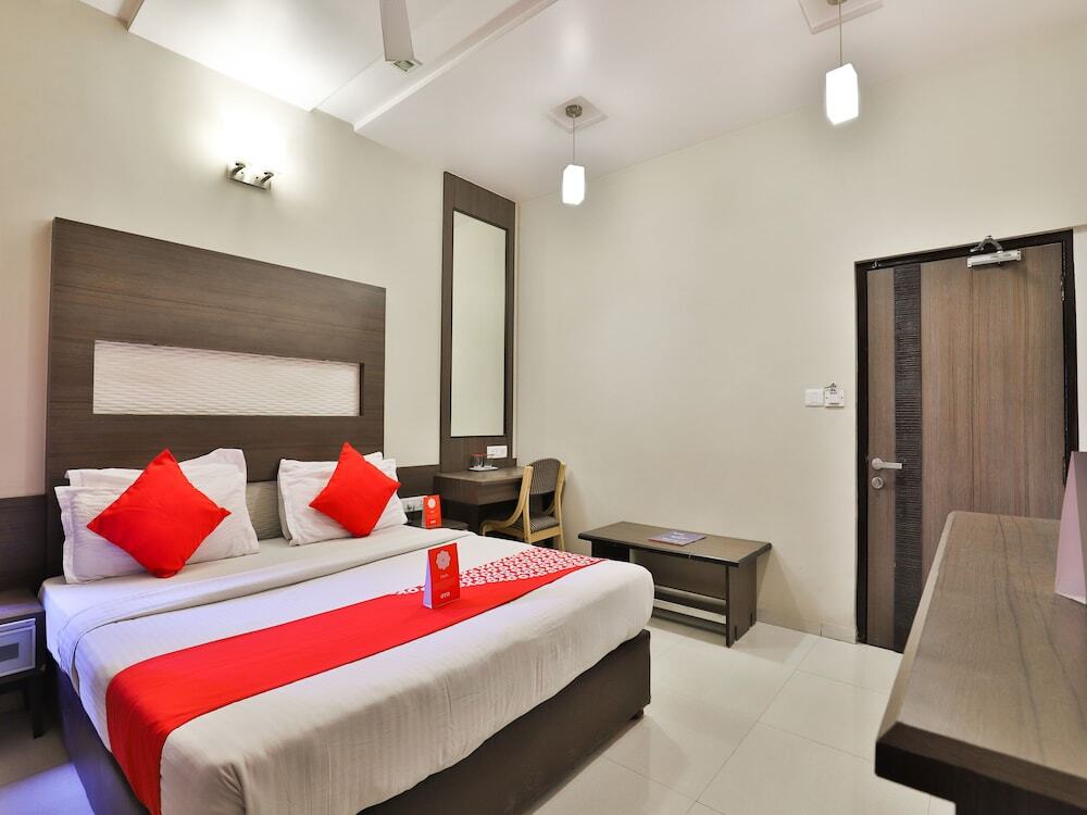 Вадодара: Capital O 1271 Hotel Raajpath