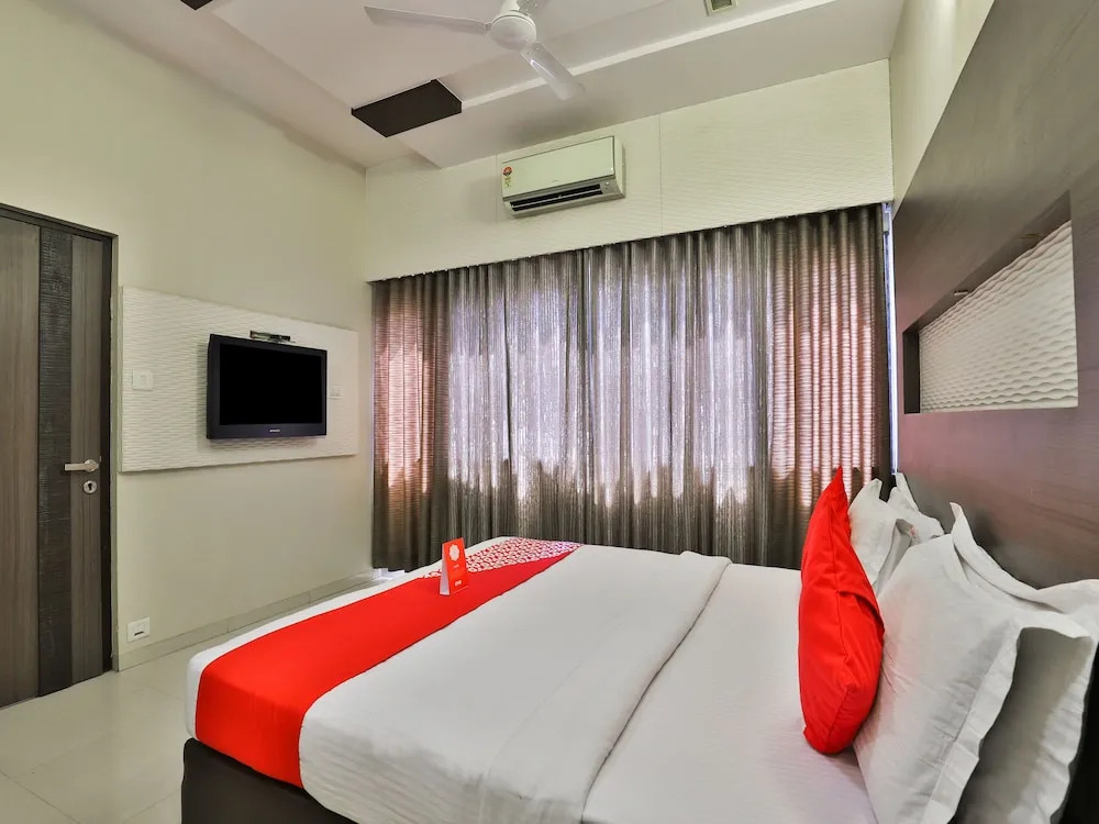 Вадодара: Capital O 1271 Hotel Raajpath
