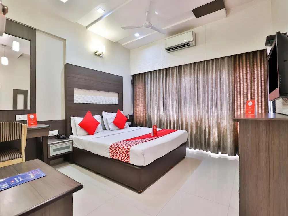 Вадодара: Capital O 1271 Hotel Raajpath