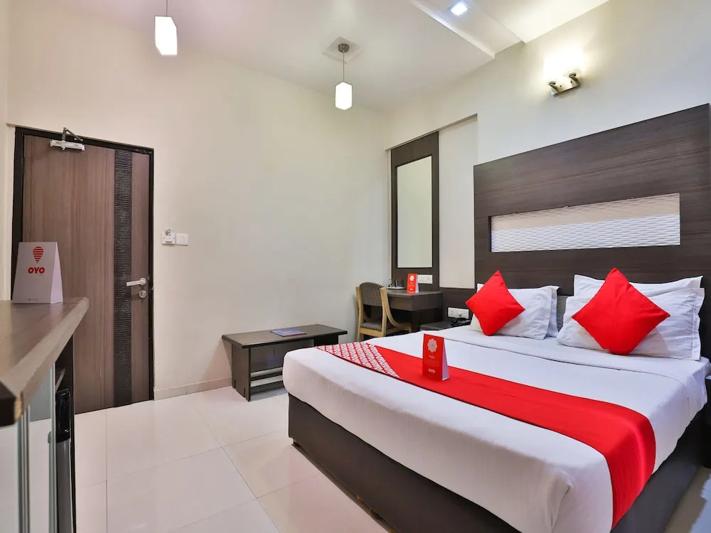 Вадодара: Capital O 1271 Hotel Raajpath