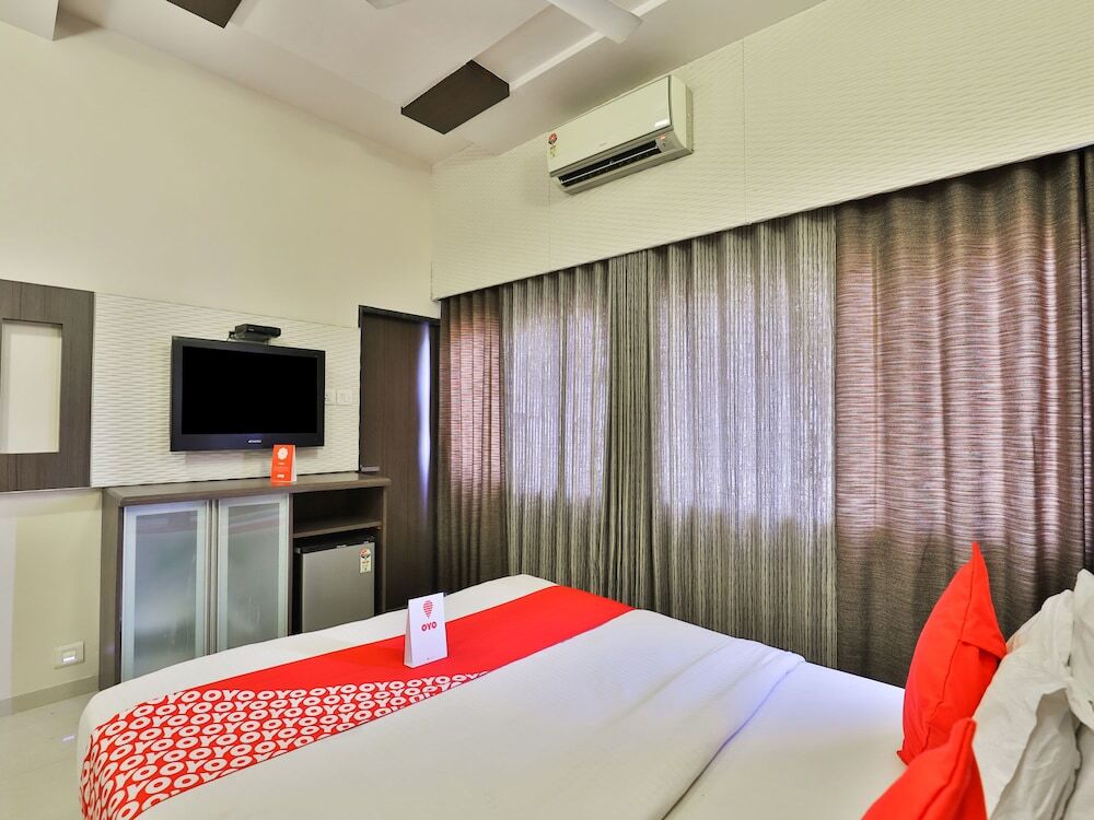 Вадодара: Capital O 1271 Hotel Raajpath
