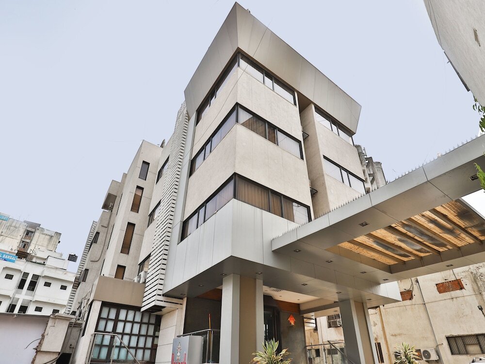 Вадодара: Capital O 1271 Hotel Raajpath