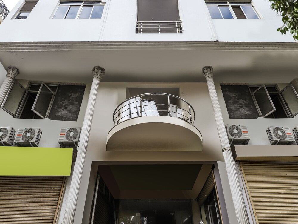 Нойда: SilverKey Executive Stays 27892 Shanti Complex