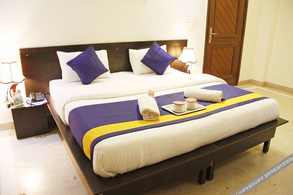 Нойда: Oyo Rooms Noida City Centre 208
