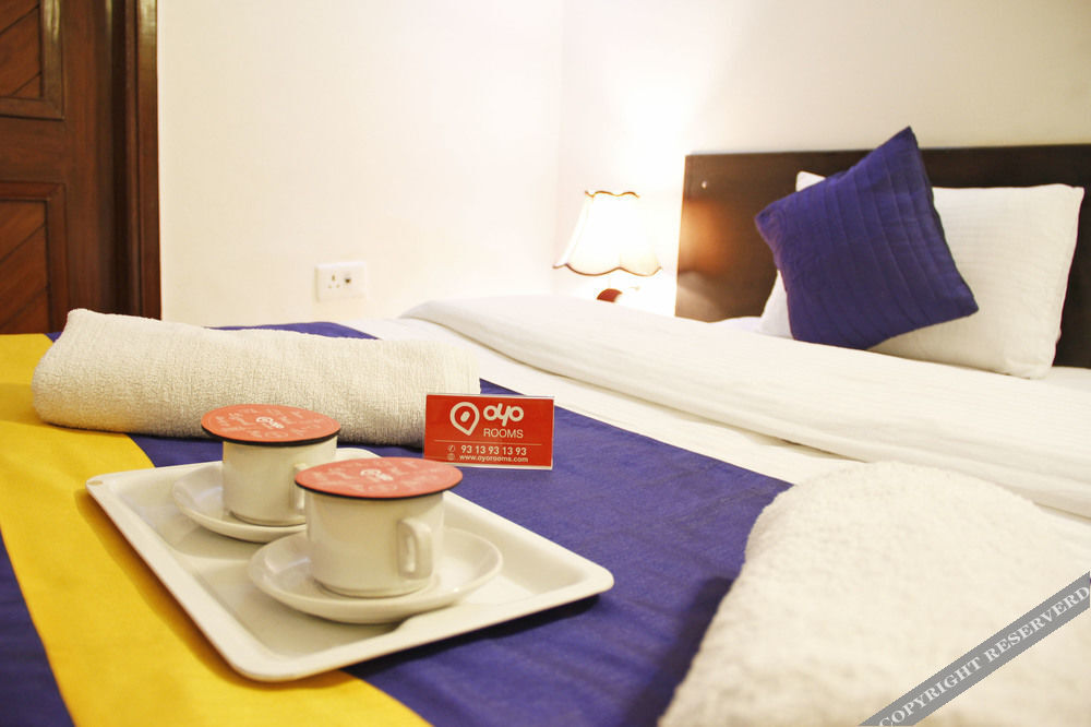 Нойда: Oyo Rooms Noida City Centre 208