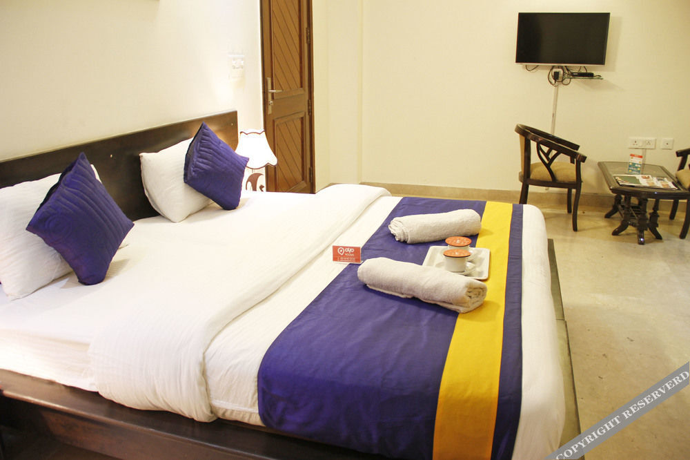 Нойда: Oyo Rooms Noida City Centre 208