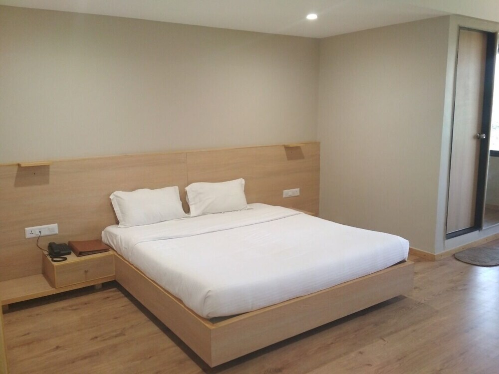 Гандхинагар: CAPITAL O 74149 Hotel Berlin