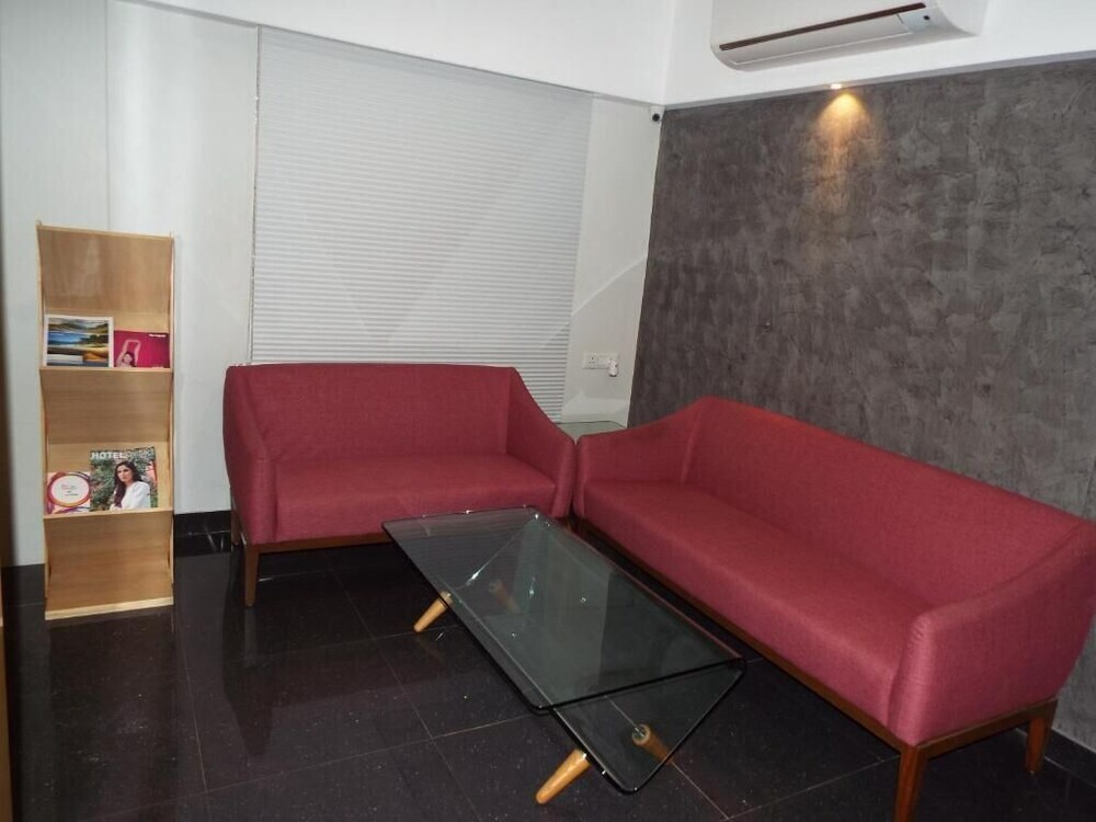 Гандхинагар: CAPITAL O 74149 Hotel Berlin