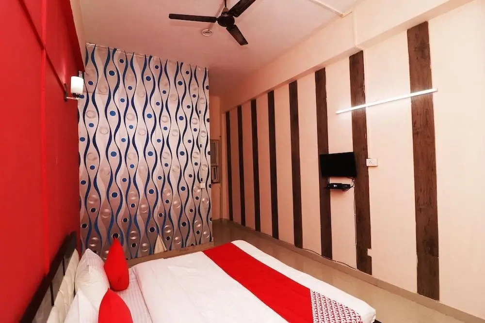 Нойда: Oyo 43709 Glorious Stayz 53