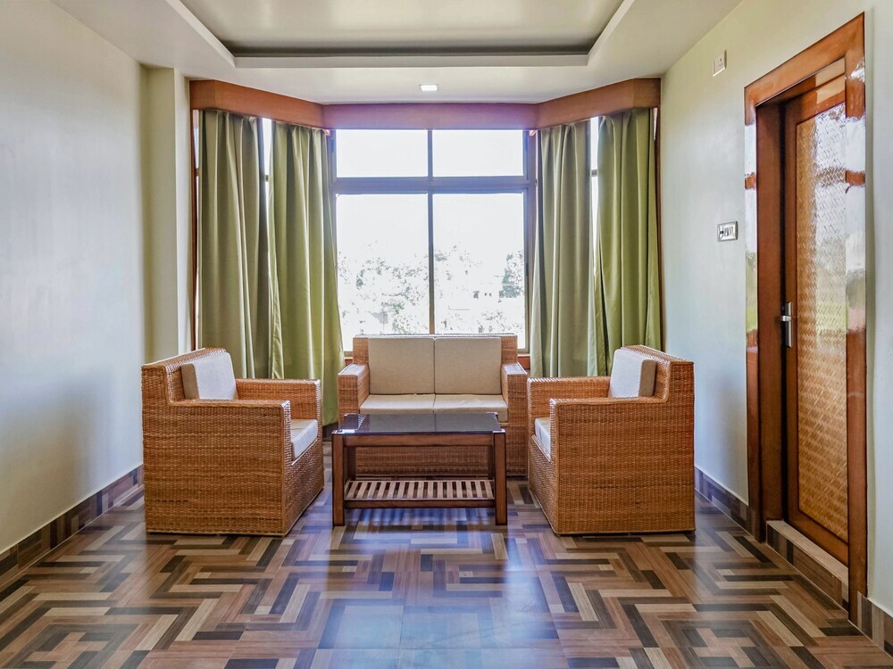 Гувахати: Hotel Pemaling By Treebo