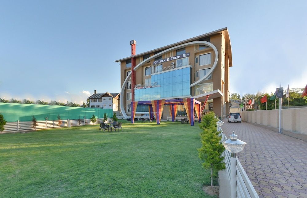 Шринагар: Golden Tulip Kashmir