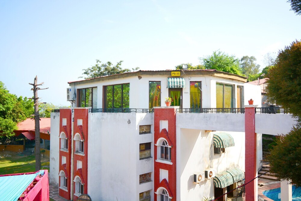 Патанкот: Dlm Valley Resorts by OYO Rooms