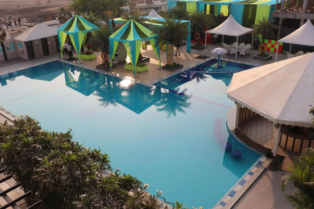 Индаур: Sky Line Club Resorts