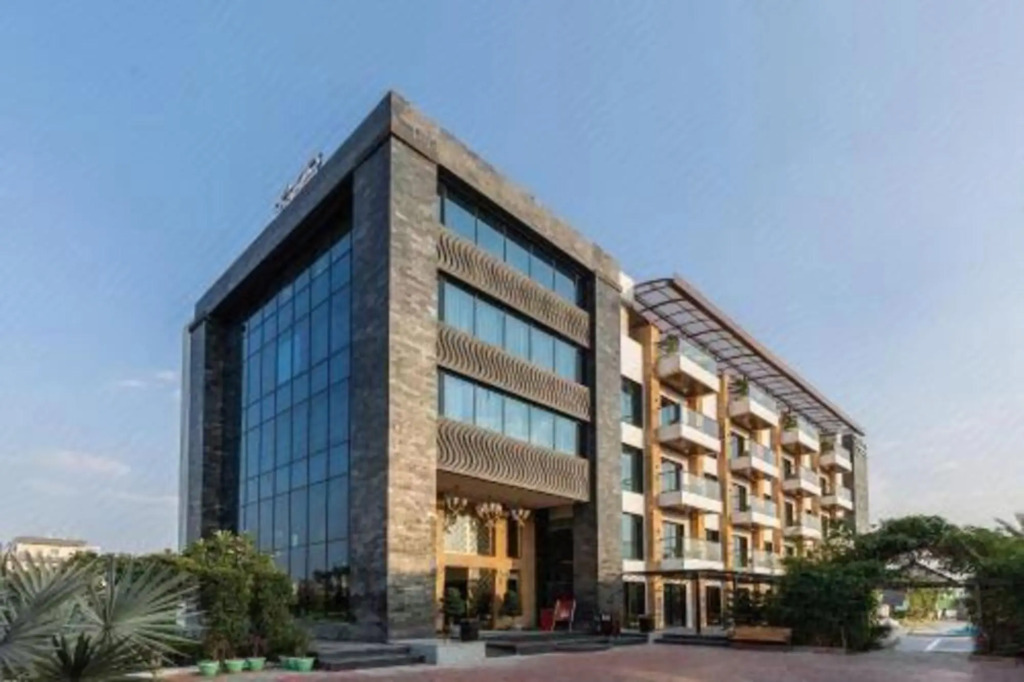 Индаур: Sky Line Club Resorts