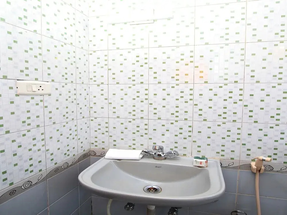 Ути: Collection O 8855 Orchid Inn