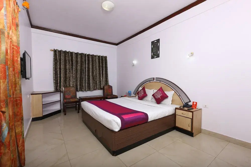 Ути: Collection O 8855 Orchid Inn