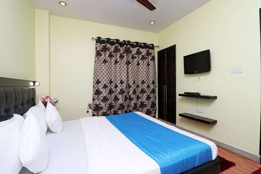 Нойда: OYO 10666 Hotel Star