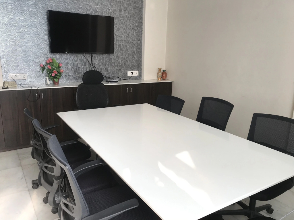 Вадодара: White House Service Apartments