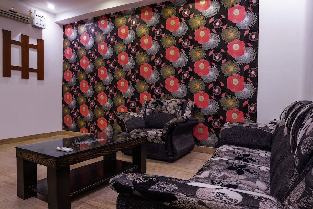 Ханзи: Oyo 18895 Hotel Kartikay Grand
