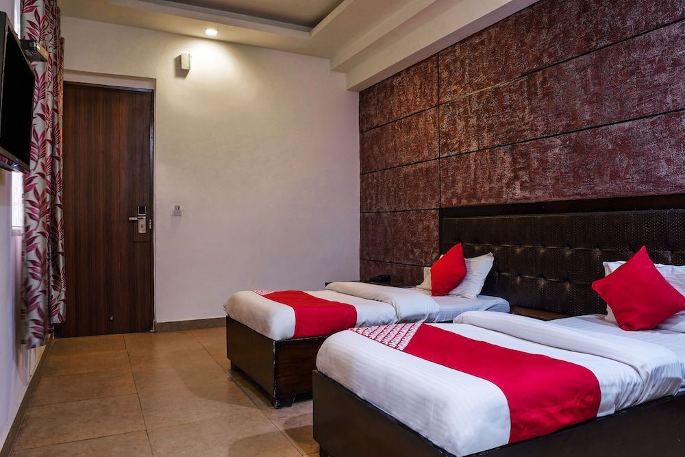 Ханзи: Oyo 18895 Hotel Kartikay Grand