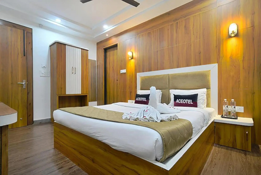 Индаур: FabHotel 7th Cloud AB Road