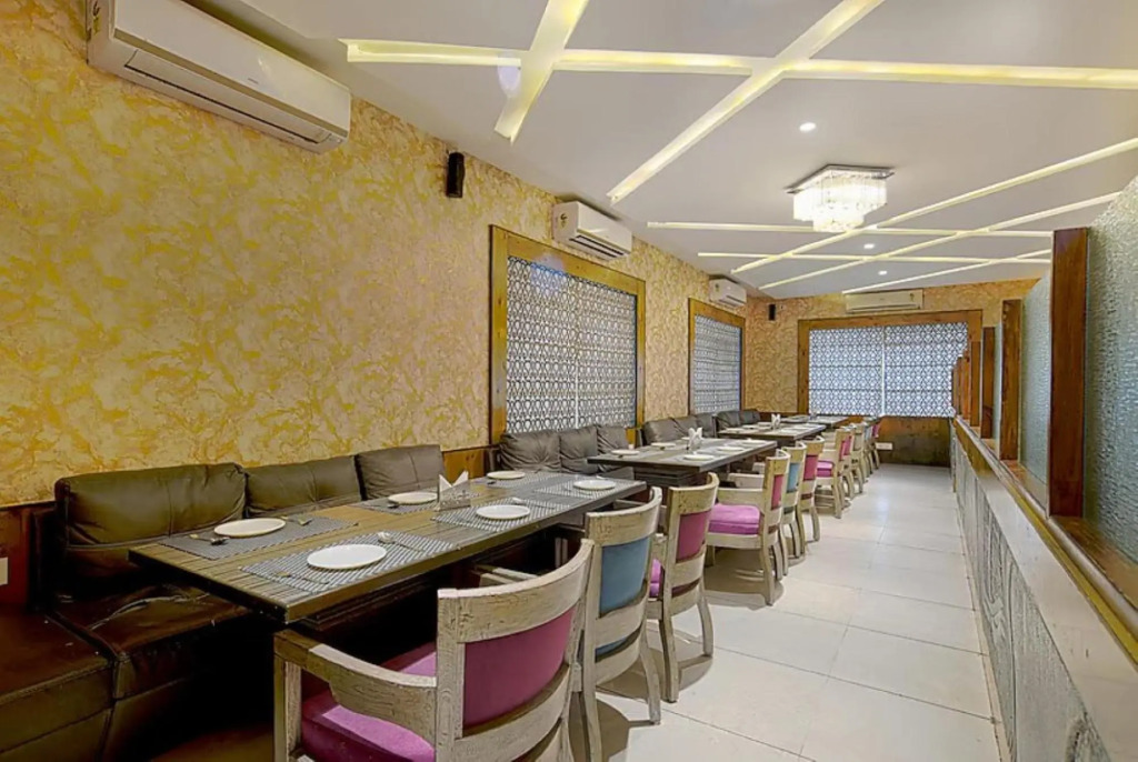Индаур: FabHotel 7th Cloud AB Road