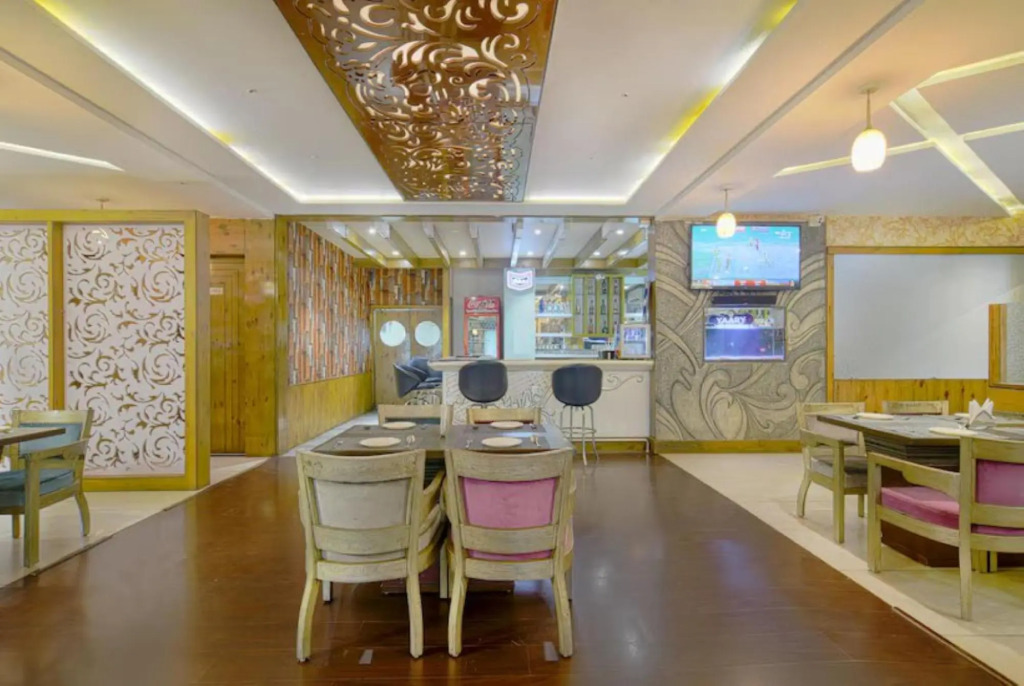 Индаур: FabHotel 7th Cloud AB Road
