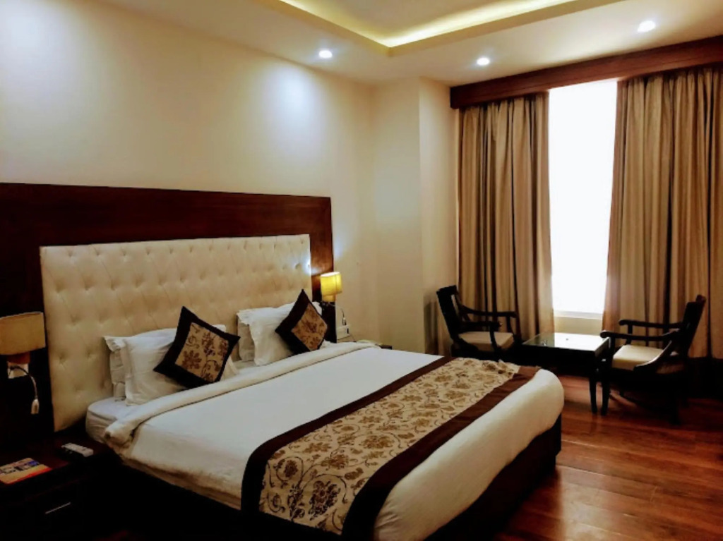 Индаур: FabHotel 7th Cloud AB Road