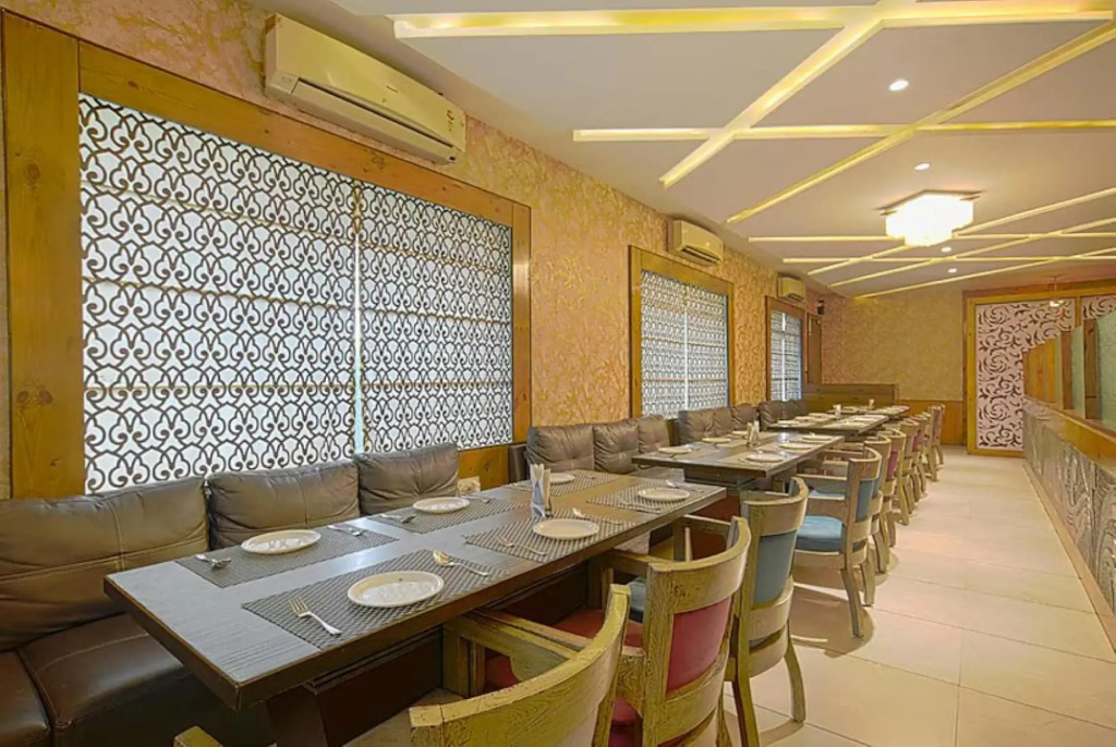 Индаур: FabHotel 7th Cloud AB Road