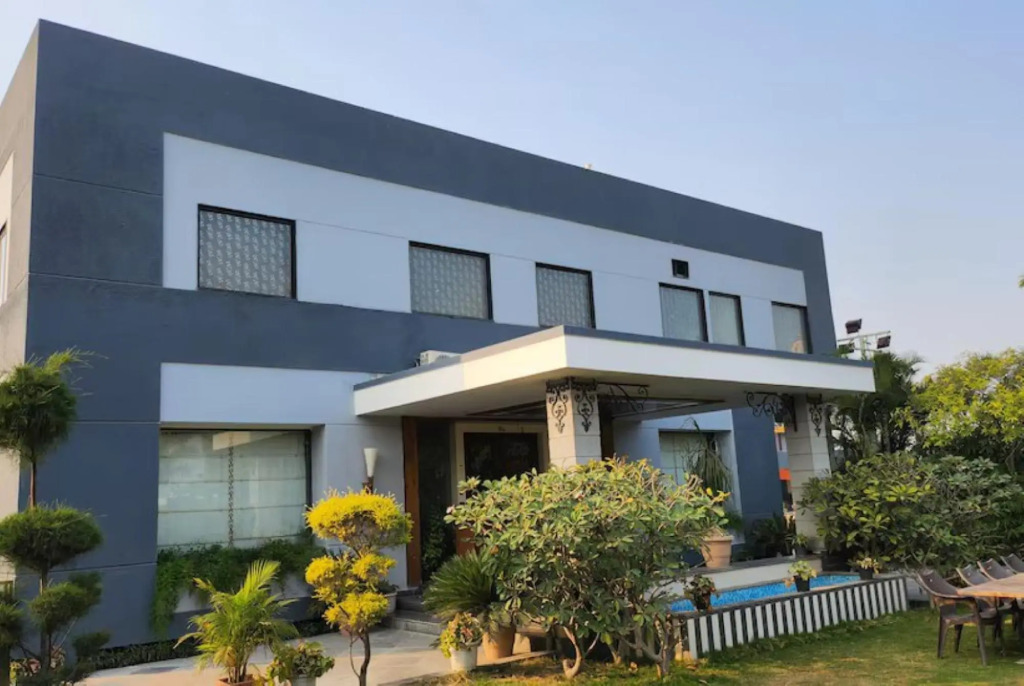 Индаур: FabHotel 7th Cloud AB Road