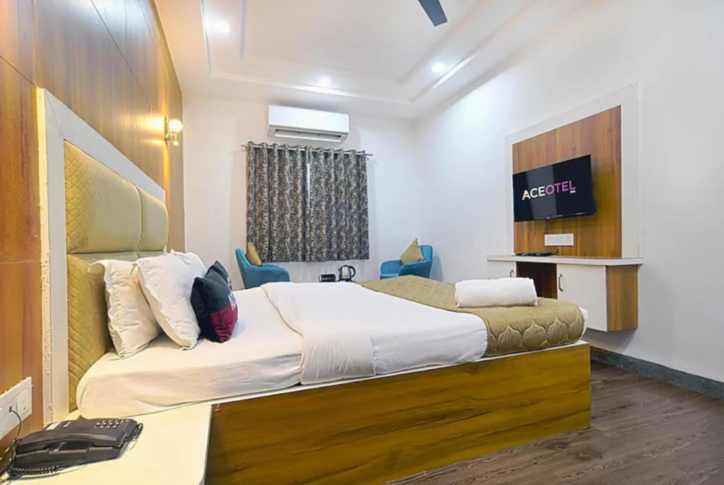 Индаур: FabHotel 7th Cloud AB Road