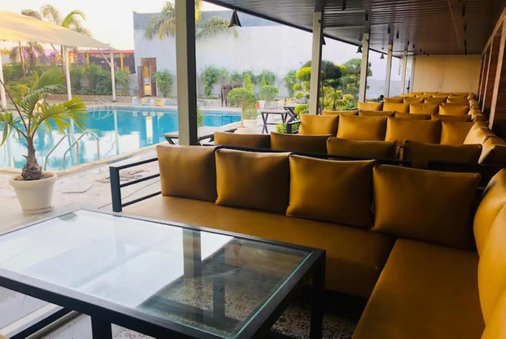 Индаур: FabHotel 7th Cloud AB Road